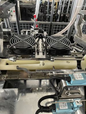 紙折り加工 タイプ 完全に自動 高速紙カップ形成機械 銅棒カップ骨付き