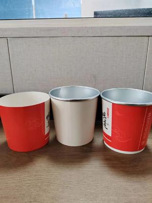 強力な4kWの使い捨て紙コーヒーカップ製造機 完全自動 70-90pcs/Min 電源 380V 50Hz