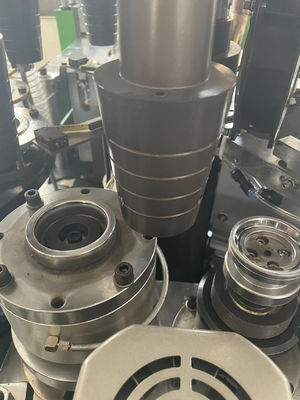 380V 50HZ電圧 自動紙コーヒーカップ 紙カップ製造のための自動紙コーヒーカップ 発泡機